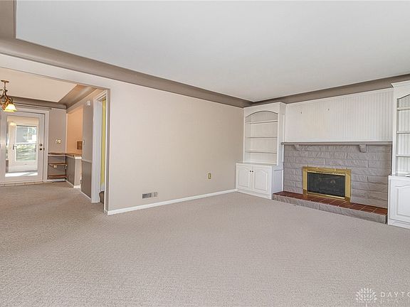 3rd image of 3893 Mantell Ave