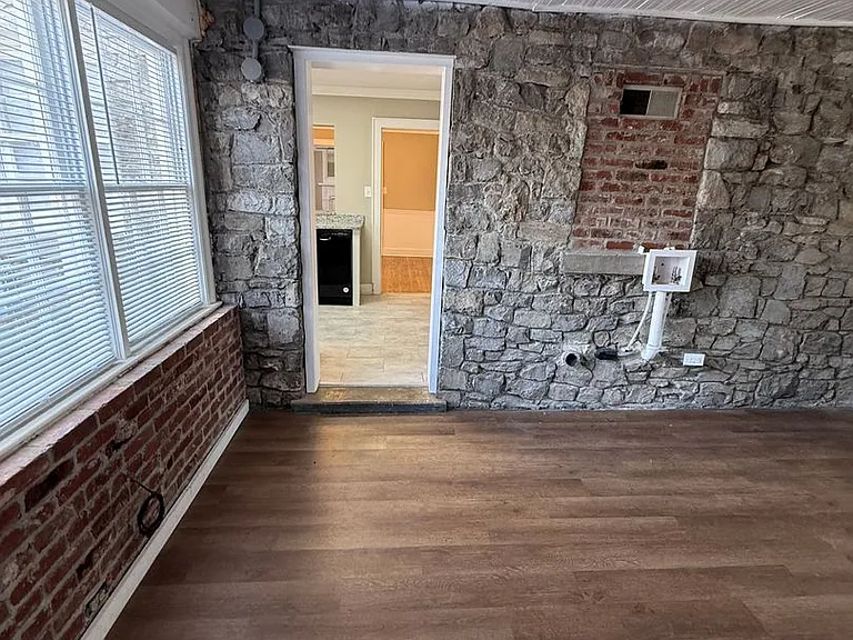 287 E Eastland St — Photo 22