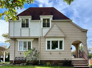 9722 Park Heights Ave, Garfield Heights, OH 44125