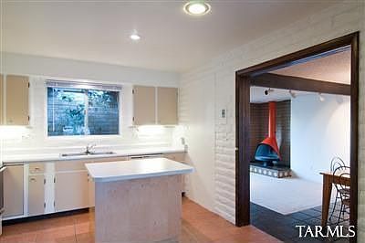 3rd image of 2539 W Calle Paraiso
