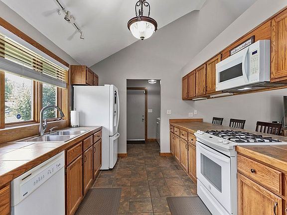 4th image of 3207 Far Reach Dr