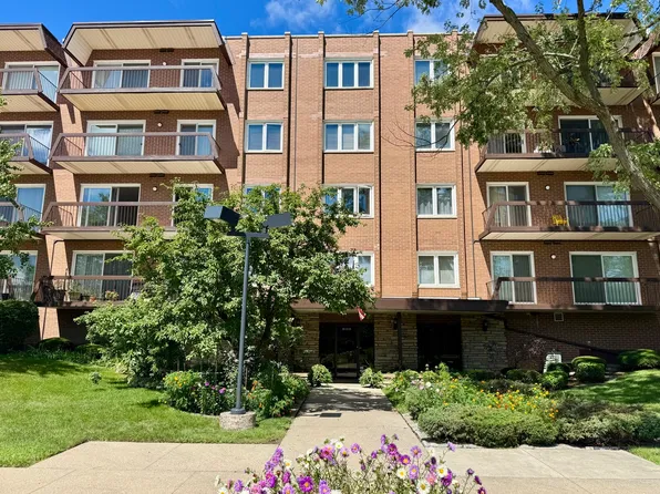 8100 W Foster Ln APT 504, Niles, IL 60714