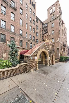 Sold by Modern Spaces | media 1