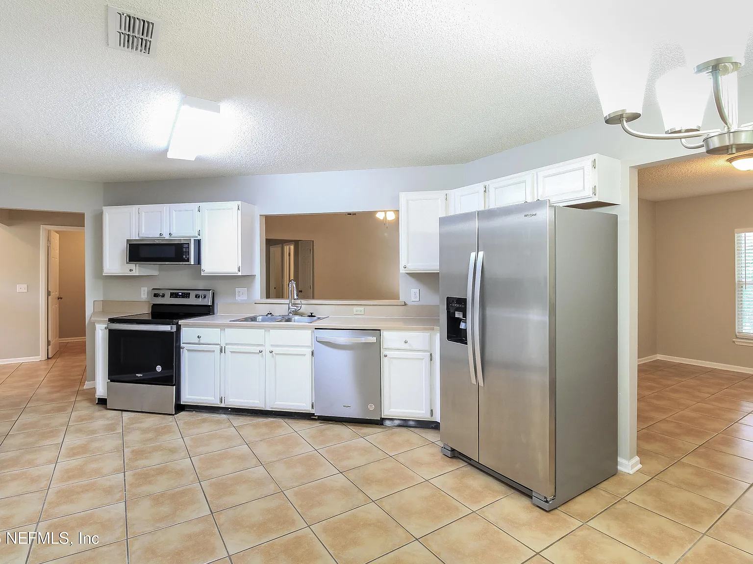 3 bed, 2.0 bath, 1807 sqft, $2,545 — Photo 4