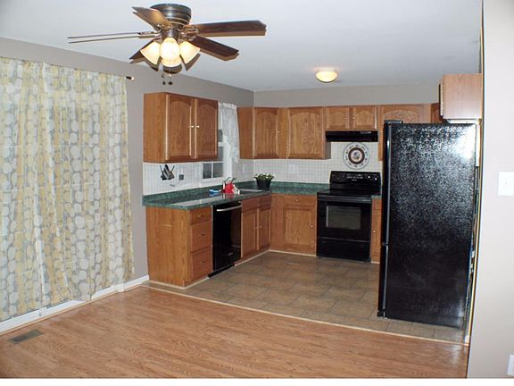 3rd image of 127 Mayfield Dr