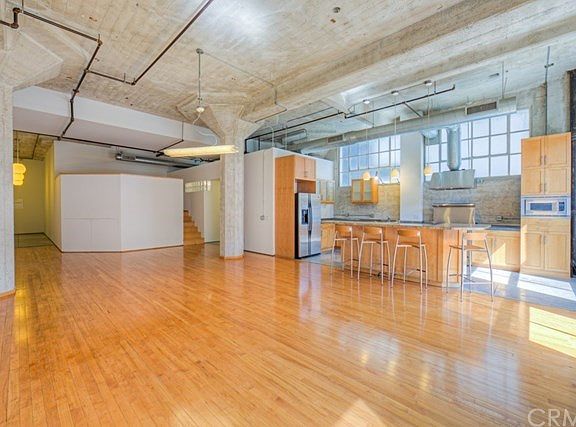 2nd image of 115 W 4th St Unit 211