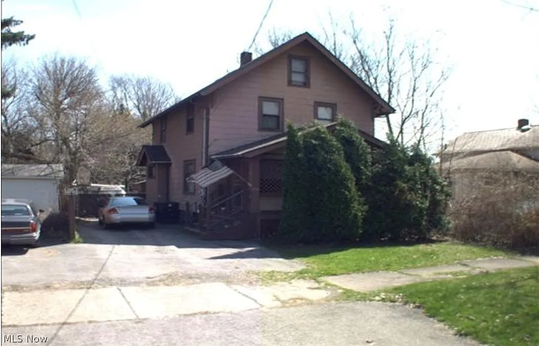 1036 Vine Ave NE photo 1
