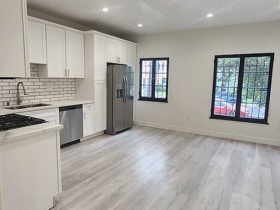 4th image of 206 S Fuller Ave #102
