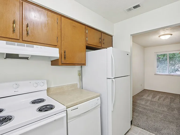Fountain Park Apartments | Specials Available — Photo 38