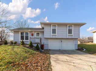 7401 NW 77th St, Kansas City, MO 64152