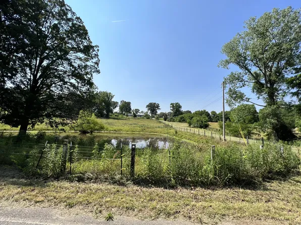 1725 Palmyra Rd, Palmyra, TN 37142