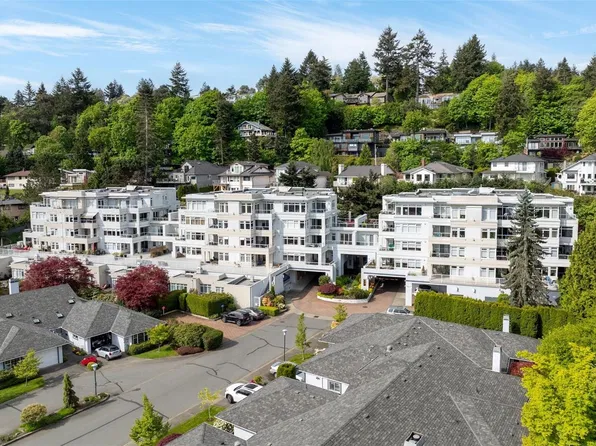 5110 Cordova Bay Rd #209, Saanich, BC V8Y 2K5