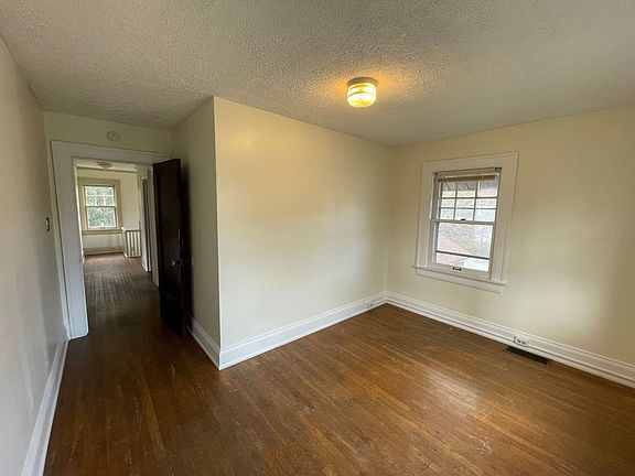 4th image of 2281 E Market St