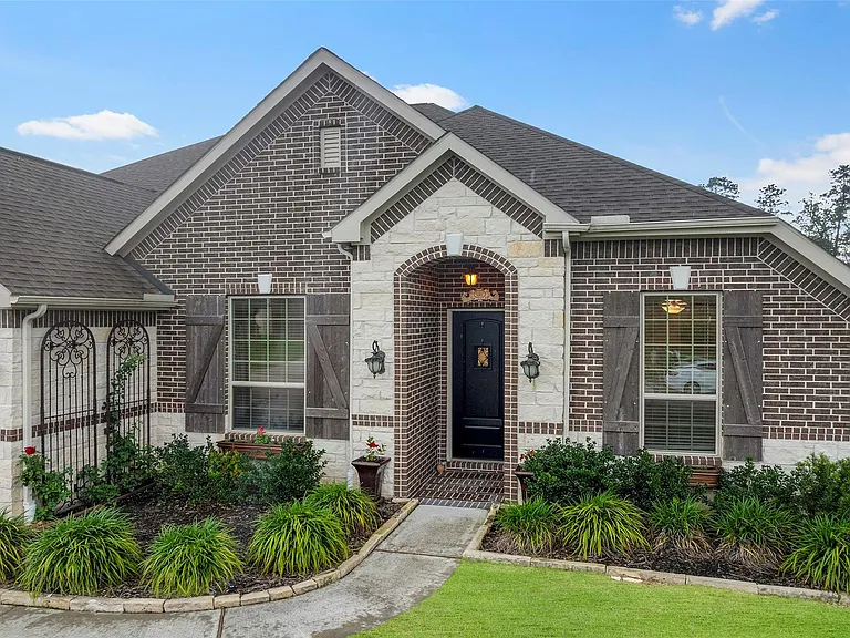 23540 Red Juniper Ln — Photo 2