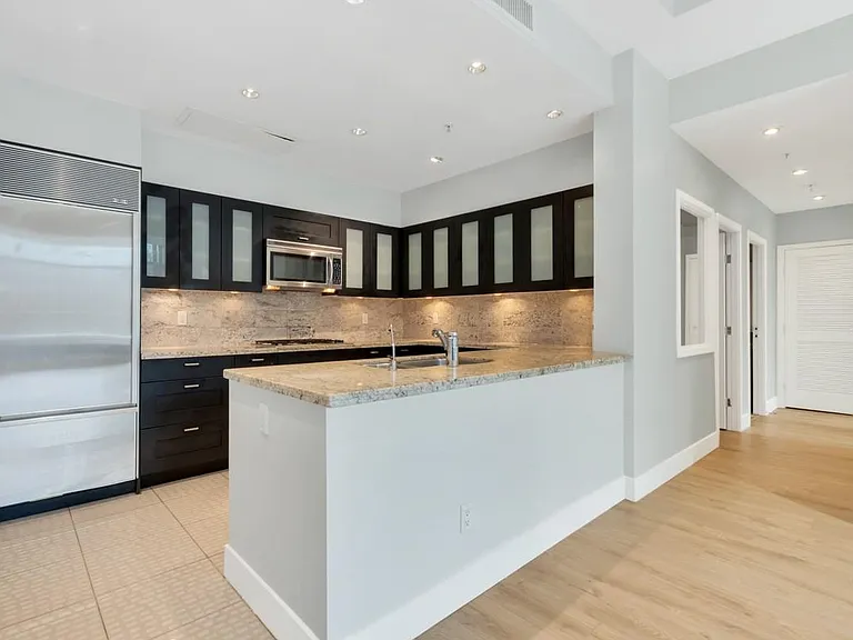 499 Broughton St #301 — Photo 8