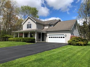 1060 Chatham Ln, Elmira, NY