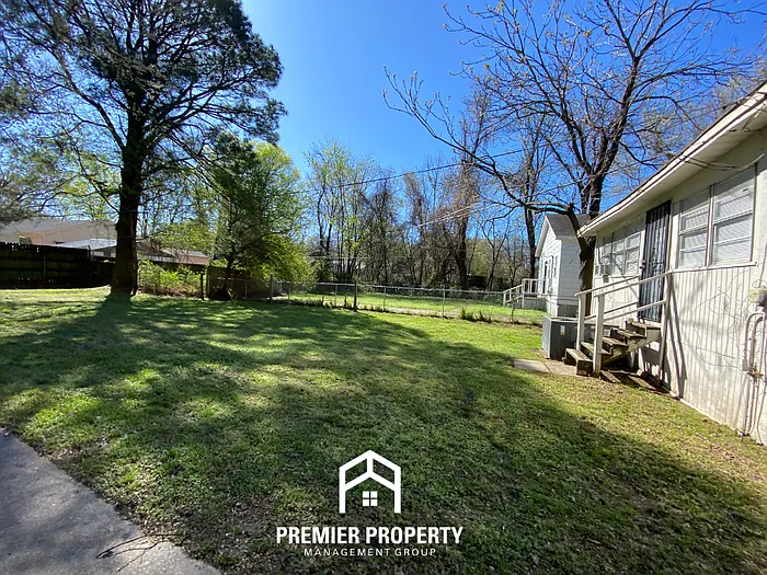 696 N Willett St — Photo 18