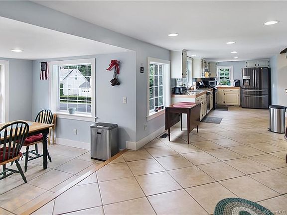 4th image of 140 Torrington Heights Rd