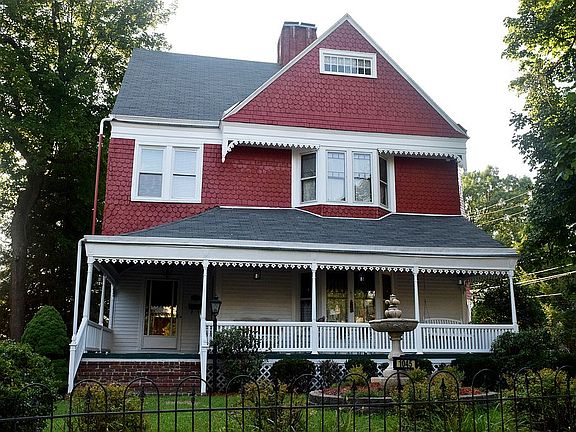 3rd image of 1045 Ann St