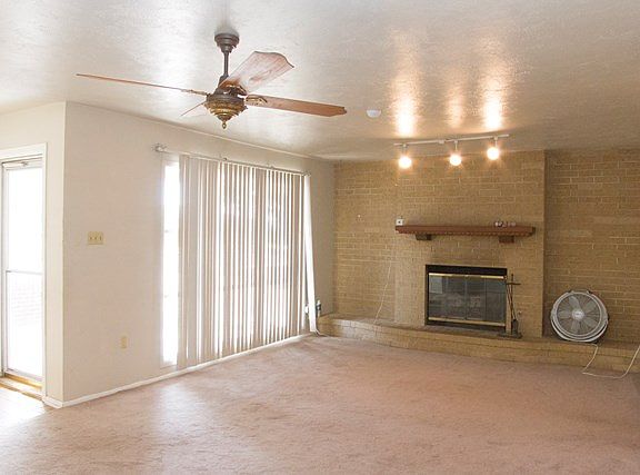 4th image of 2410 Windsor Dr
