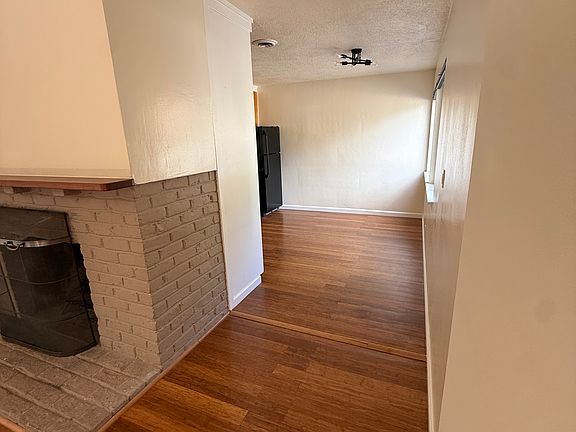 5th image of 216 Miller Ave Unit 1