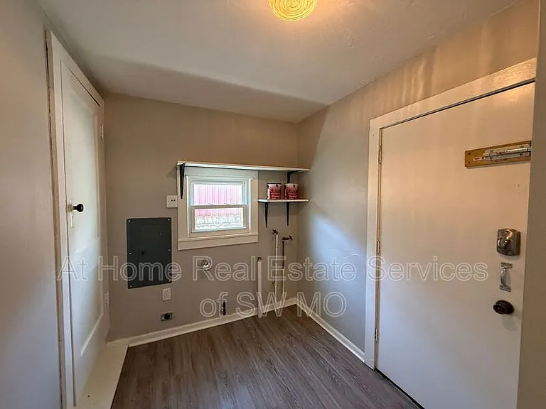 1465 E Seminole St — Photo 5