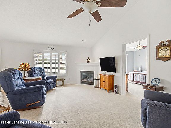 3rd image of 705 Treetop Trl