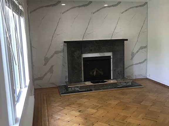 5th image of 870 W 19th Ave #22
