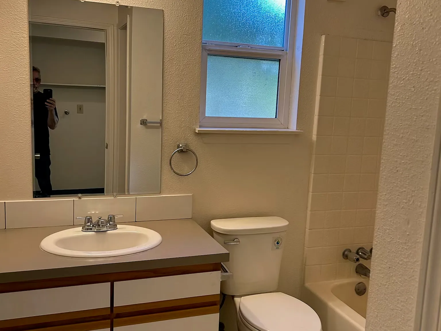 2 bed, 1200 sqft, $2,000 — Photo 3