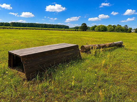 4th image of 8 Cross Country Lane