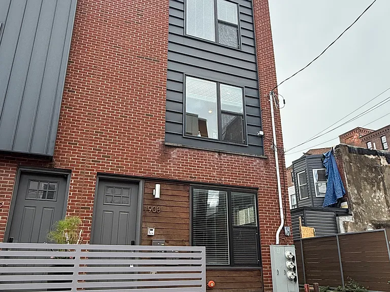 1908 E Letterly St #1 — Photo 3
