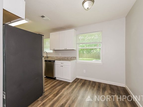 5th image of 1336 E Park Dr