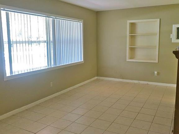 3rd image of 415 Avenue G SE