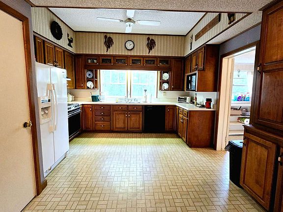 2nd image of 162 SE Russell Dr