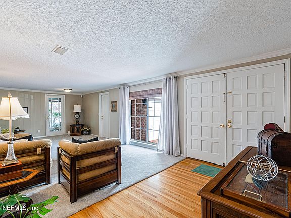 5th image of 5627 ST ISABEL Drive