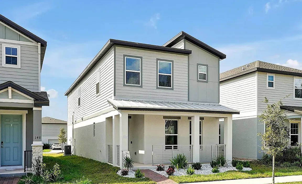 4 bed, 2.5 bath, 2289 sqft, $2,200 — Photo 2