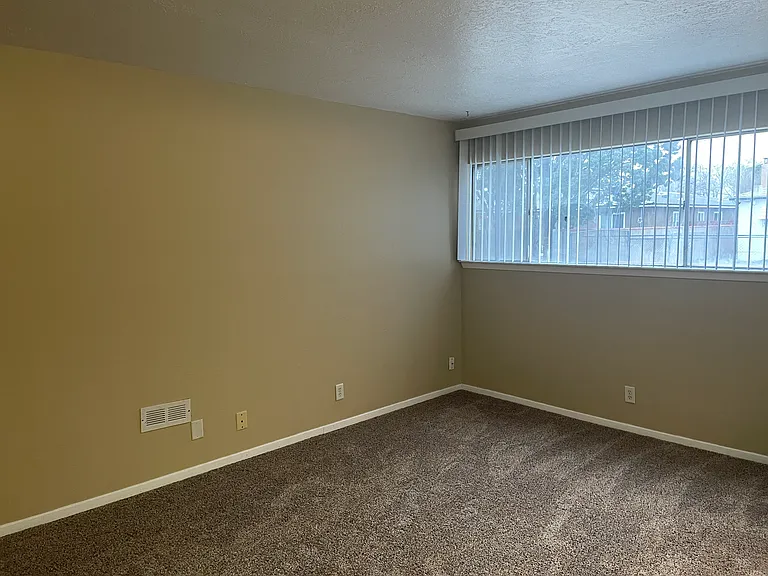 Updated North UNM Studios with All Utilities and WIFI Included — Photo 24