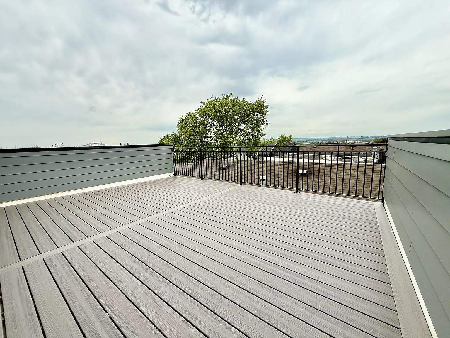 3 bed, 2.0 bath, 1250 sqft, $3,599 — Photo 2