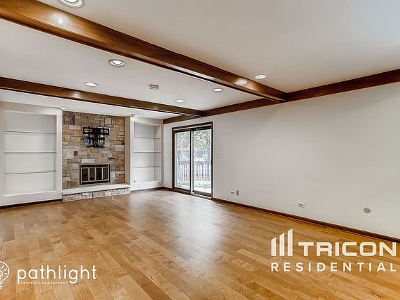4th image of 2479 Lakeside Dr