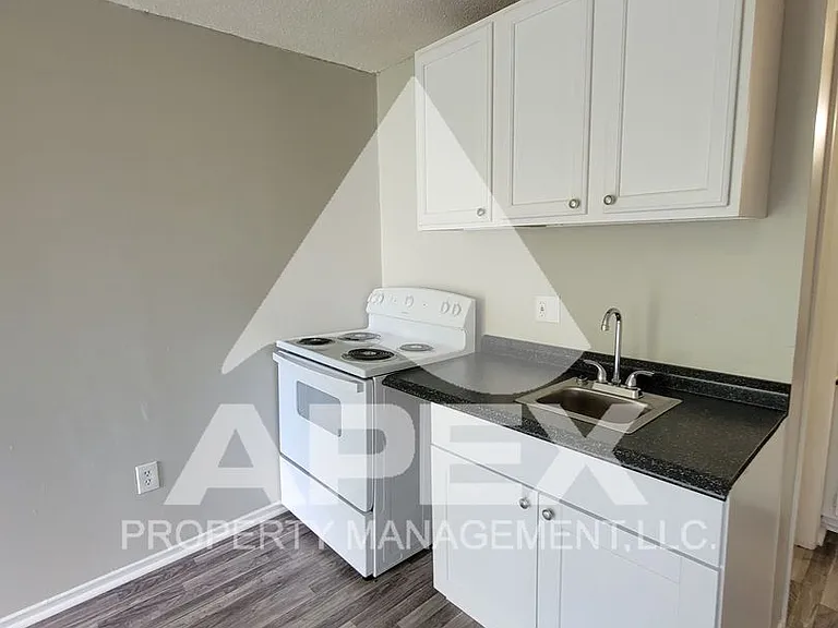 Payne Ave Apartments — Photo 9