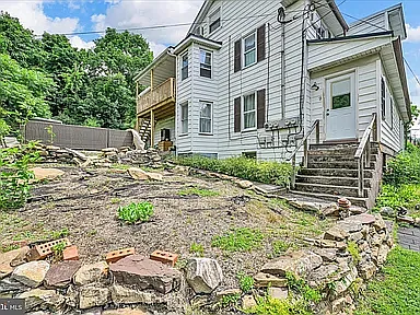 2 bed, $900 — Photo 1