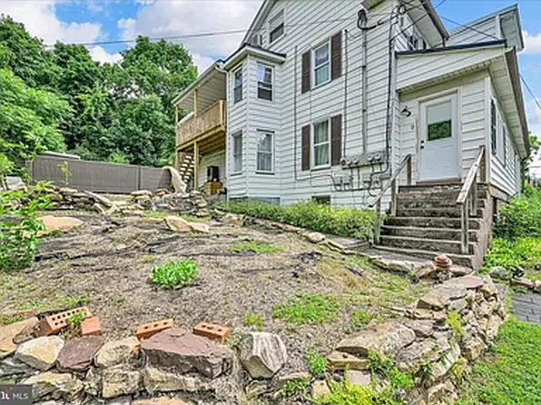 195 Johns Estate Rd APT 3, Coal Township, PA 17866