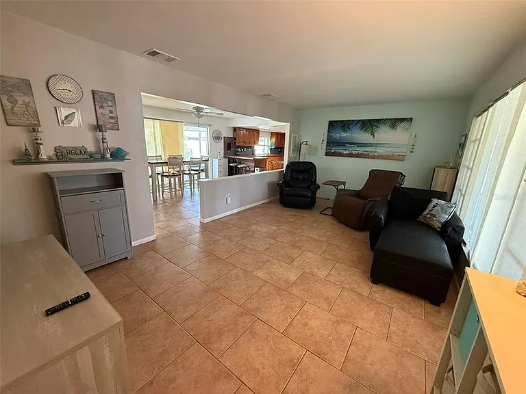 15152 Buswell Ave — Photo 12