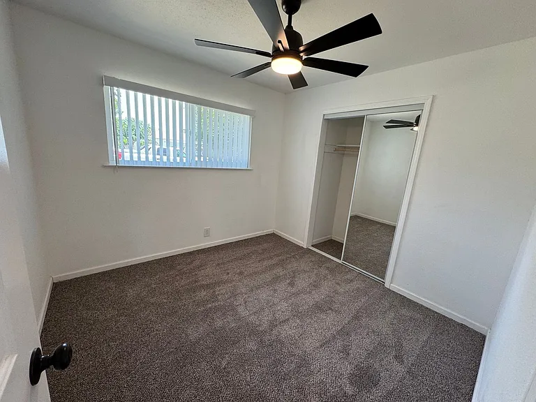 690 Quincy St — Photo 5