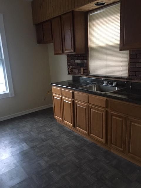 2nd image of 172 Fordham St #3