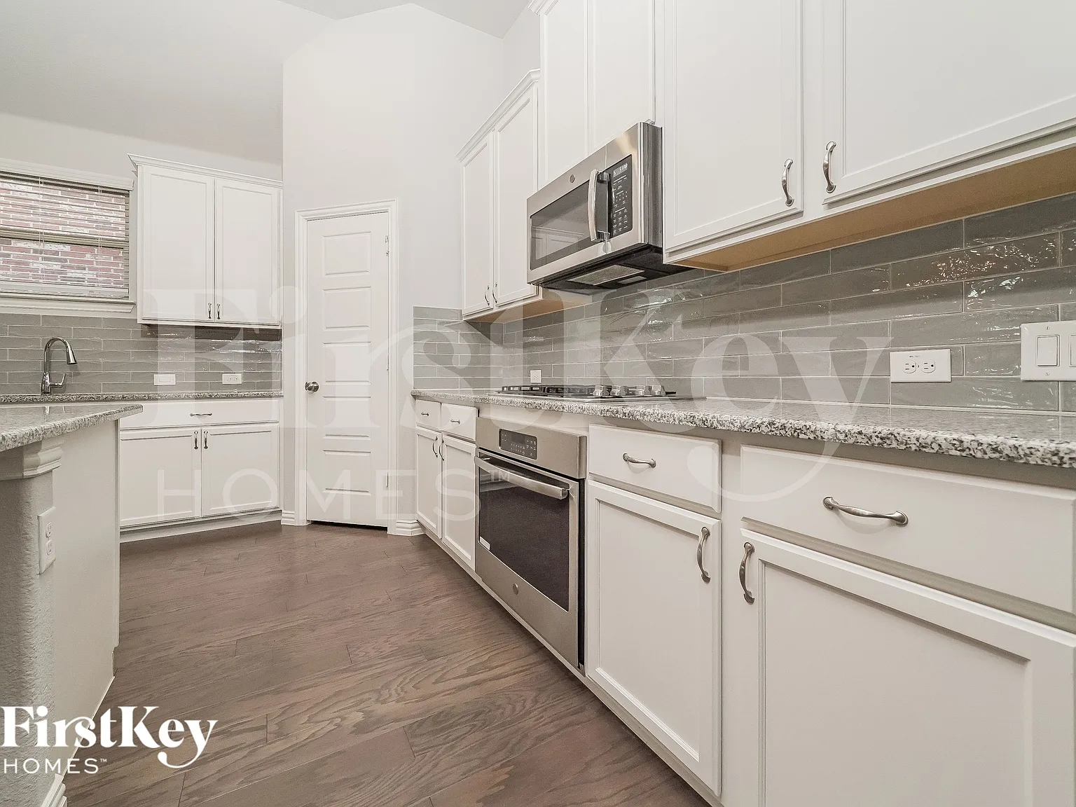 3 bed, 2.5 bath, 2602 sqft, $2,885 — Photo 4