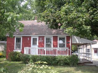 610 Locust St, Mahomet, IL 61853