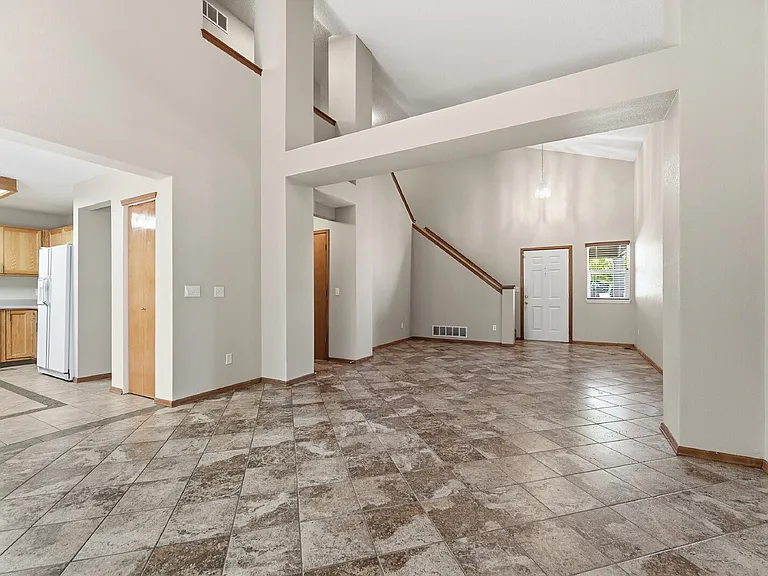 17624 Peyton Dr — Photo 10