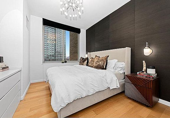 3rd image of 4630 Center Blvd APT 706