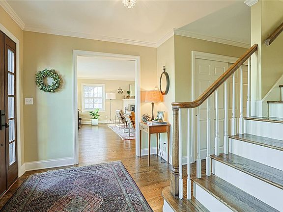 3rd image of 326 Maysfield Rd